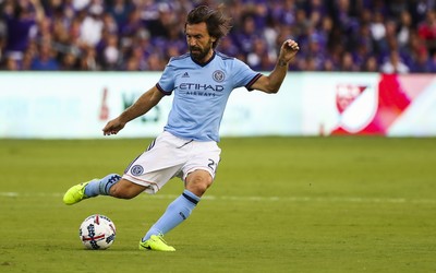 亚投国际快讯-迪洛伦佐赛后与对手致意